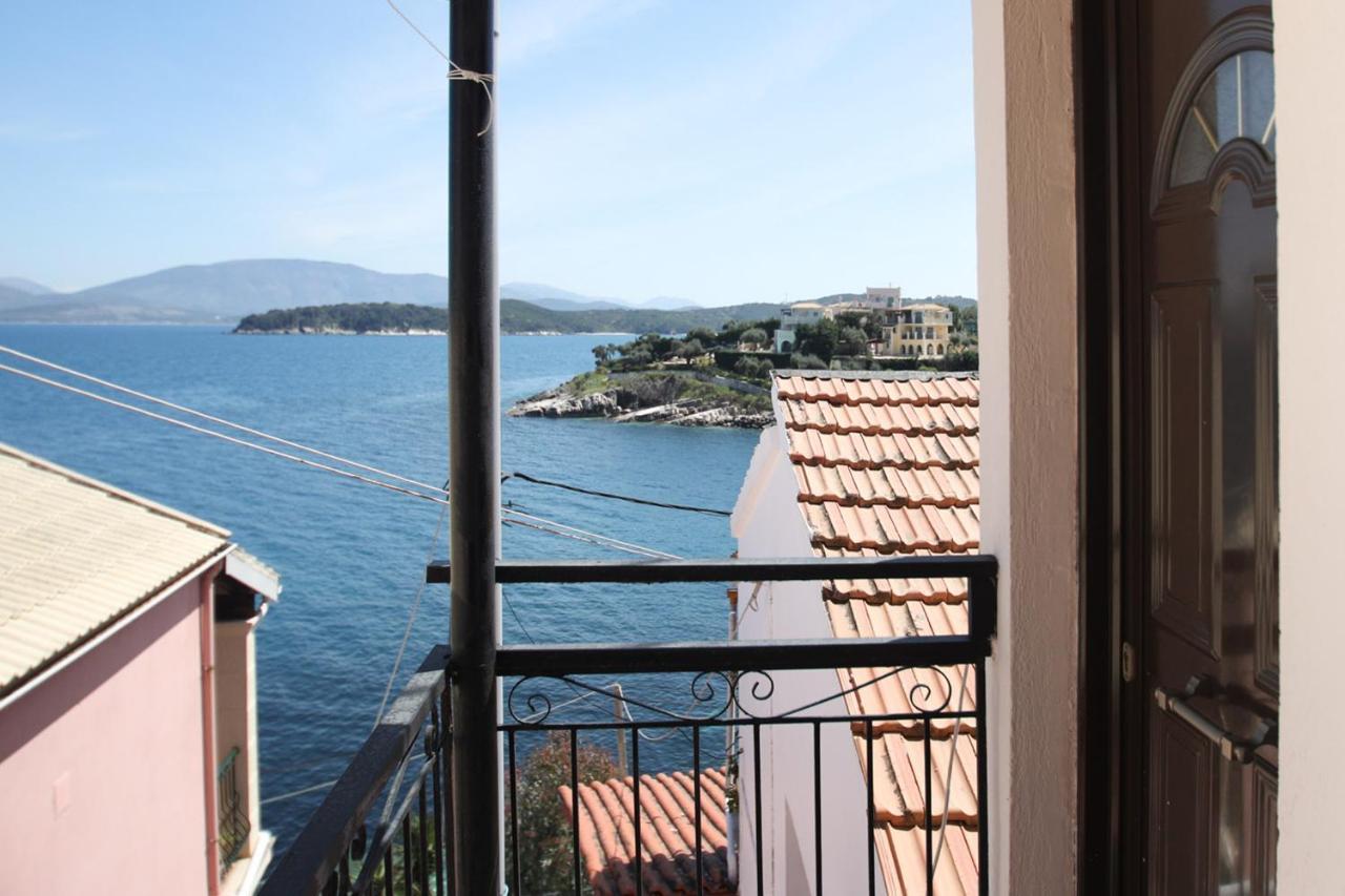 Villa Gabriela'S Seaside House à Kassiopi Extérieur photo