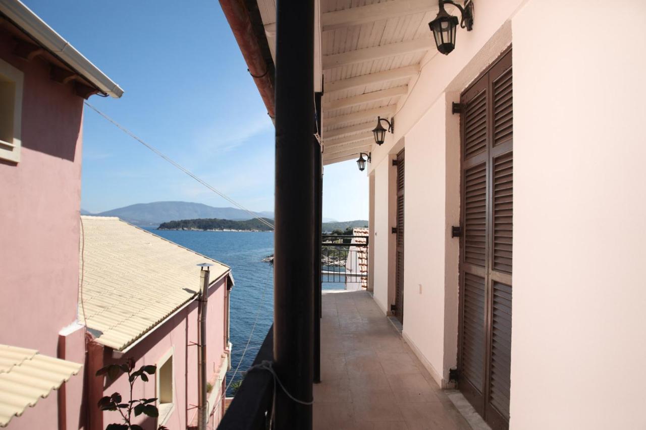 Villa Gabriela'S Seaside House à Kassiopi Extérieur photo