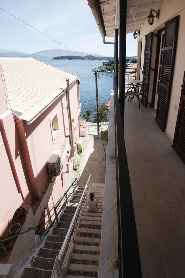 Villa Gabriela'S Seaside House à Kassiopi Extérieur photo