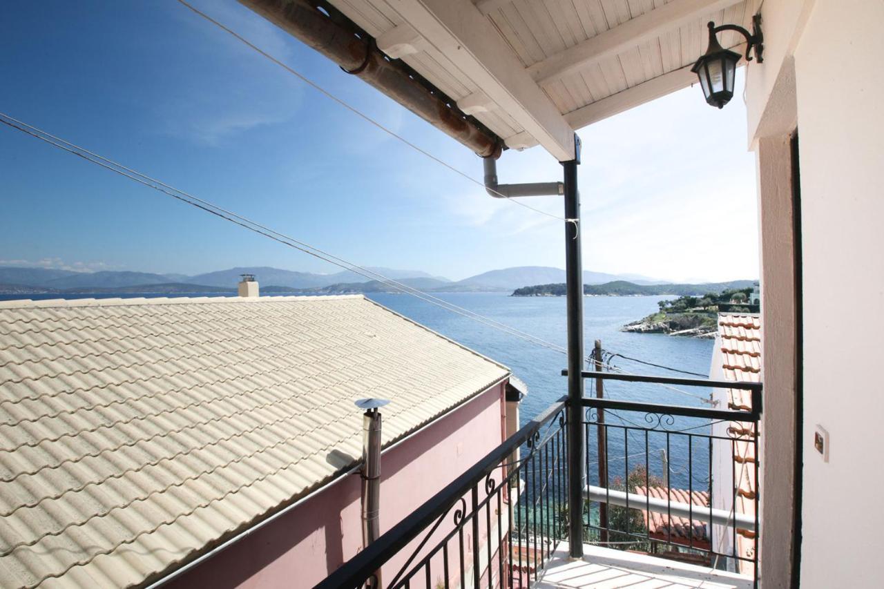 Villa Gabriela'S Seaside House à Kassiopi Extérieur photo